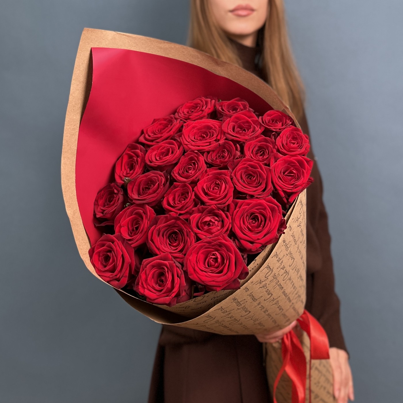25 красных роз 60 см