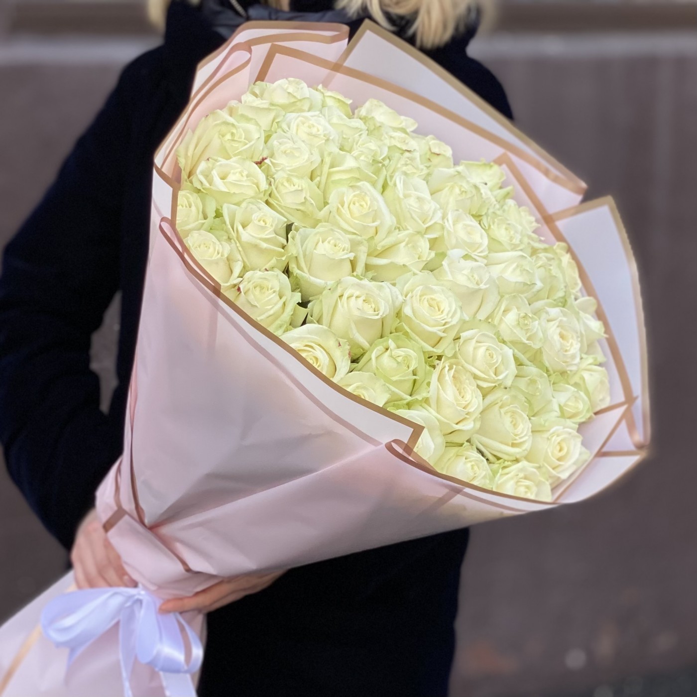 51 белая роза Premium 70 см.