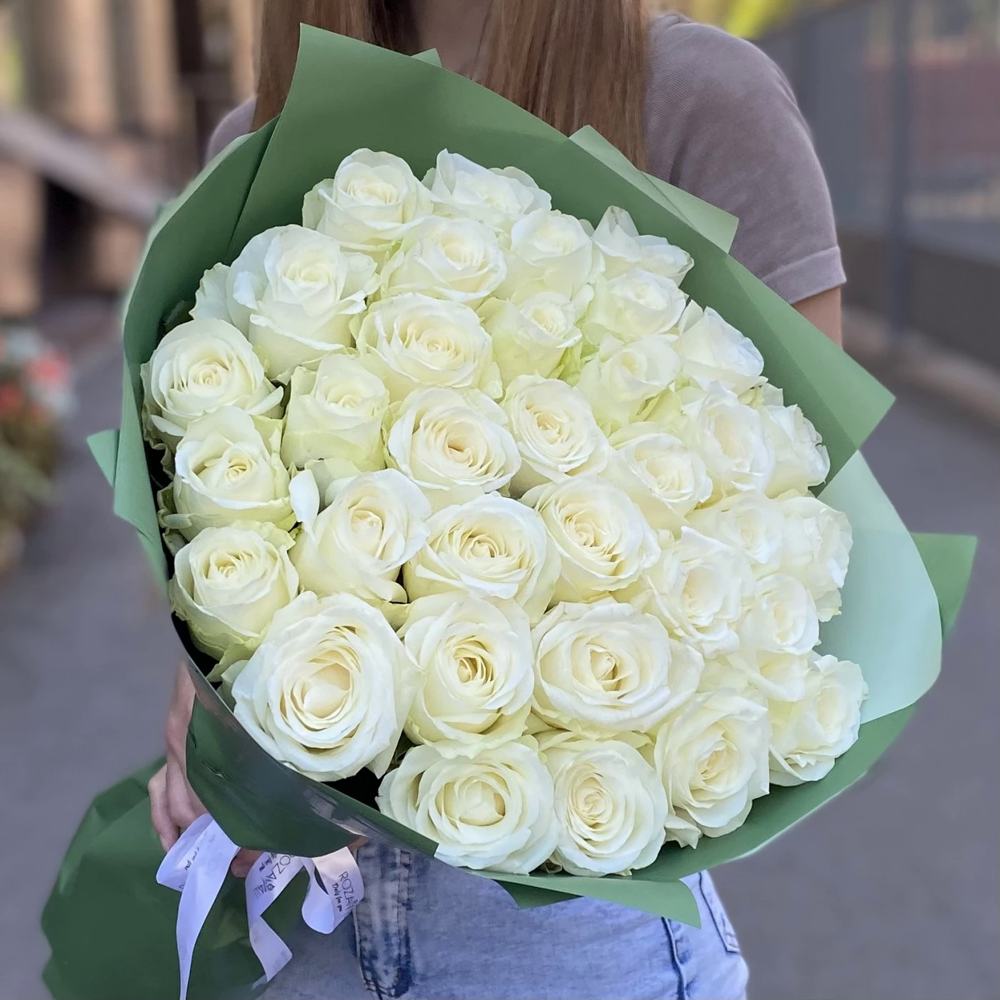 35 белых роз 50 см