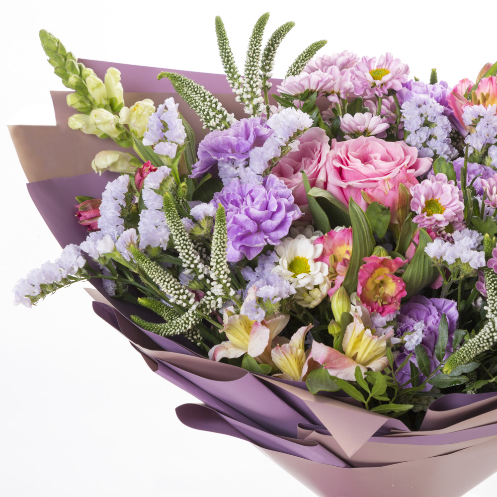 Букет из роз, сантини и альстромерии