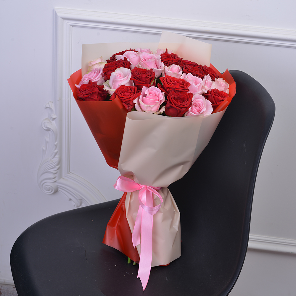 25 разноцветных роз premium 40 см