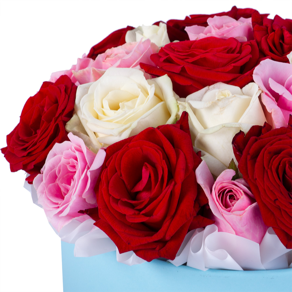 Букет из 21 разноцветной розы premium в голубой шляпной коробке
