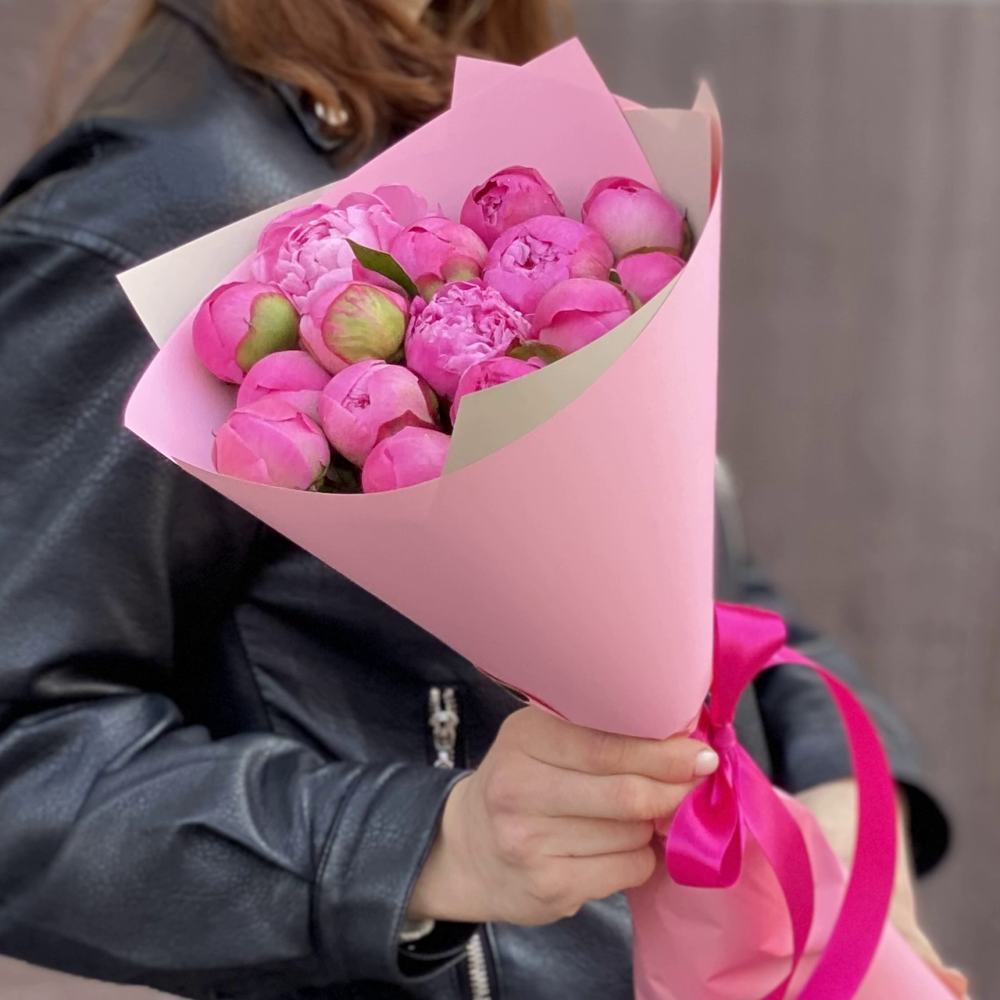 Букет из 15 розовых пионов