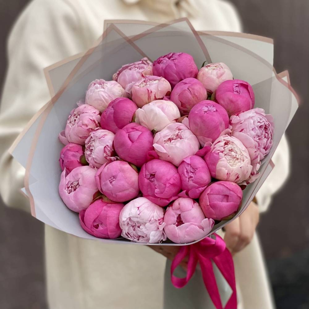 Букет из 25 разноцветных пиона