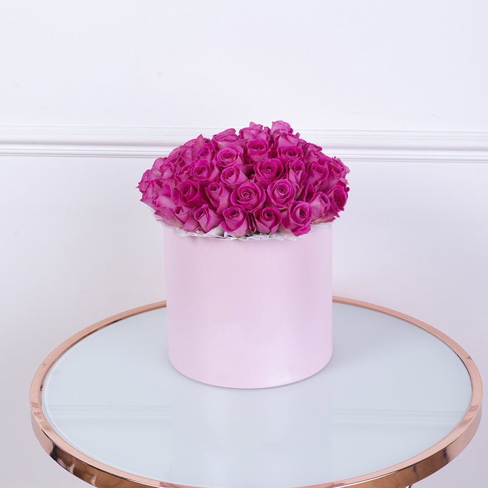 Букет из 51 розовой розы в розовой шляпной коробке