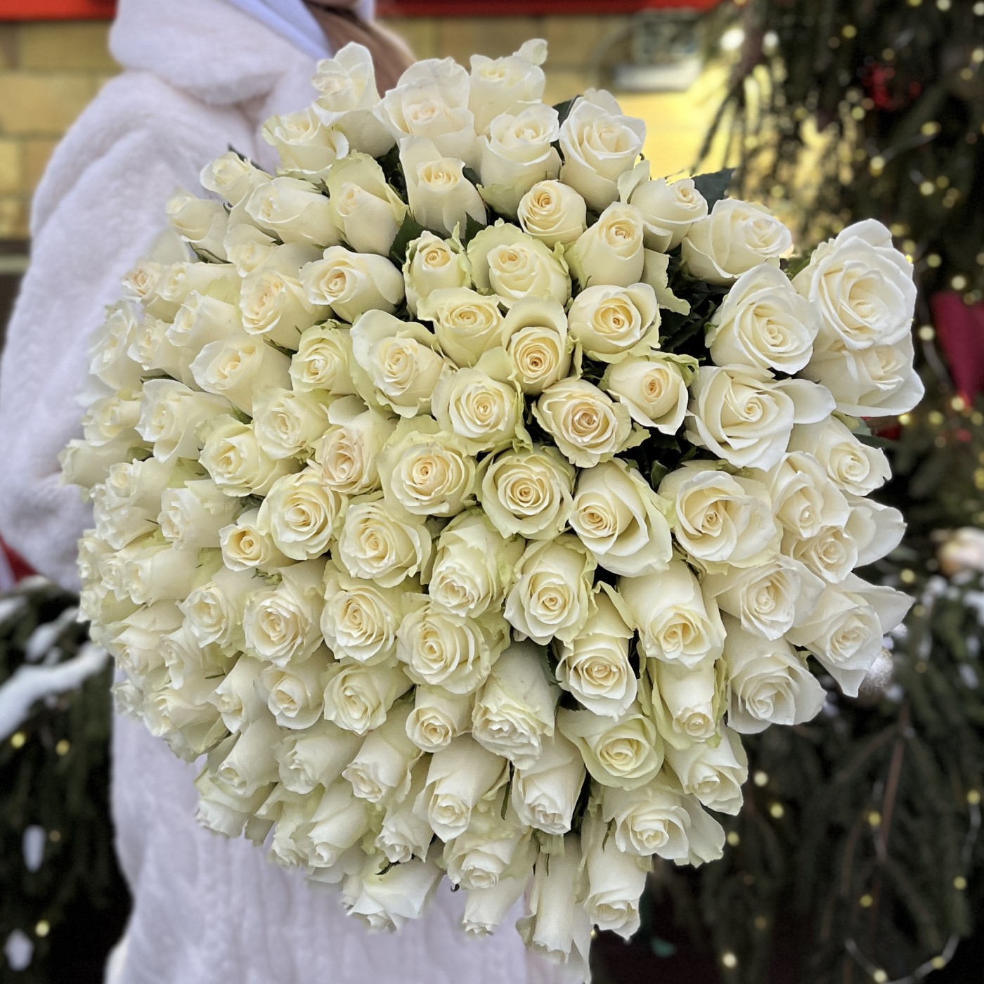 101 белая роза Эквадор 70 см