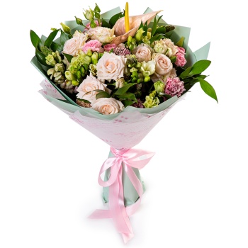 Букет с антуриумом, эустомой и фрезией