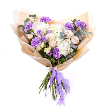 Букет из эустом, роз и пионов