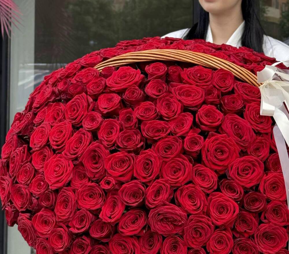 201 красная роза в корзине