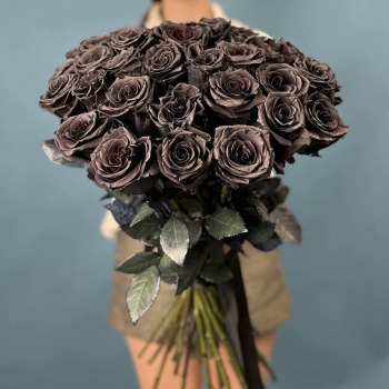 Букет из 35 чёрных роз