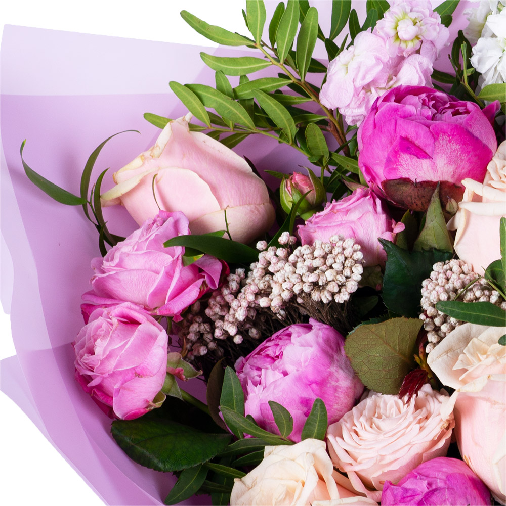 Букет из роз, сирени и ранункулюсов