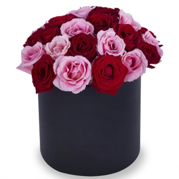 Букет из 35 разноцветных роз premium в черной шляпной коробке