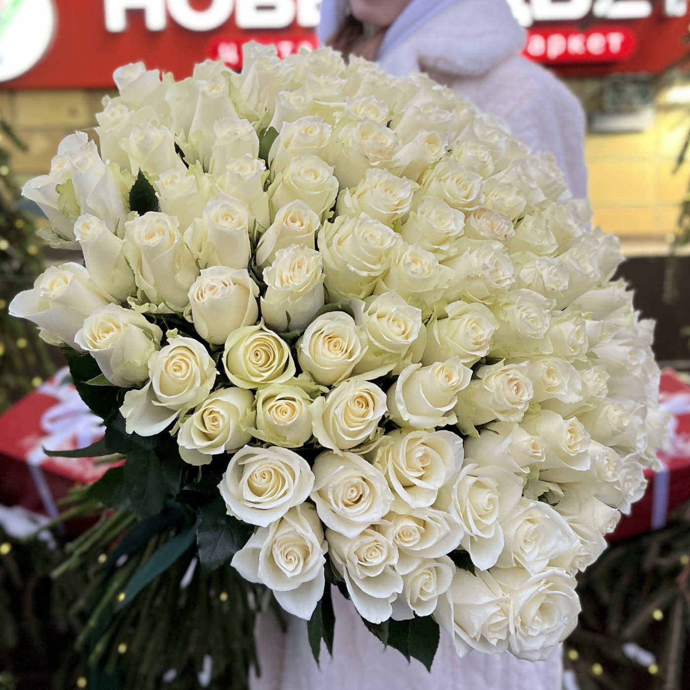 101 белая роза Эквадор 70 см