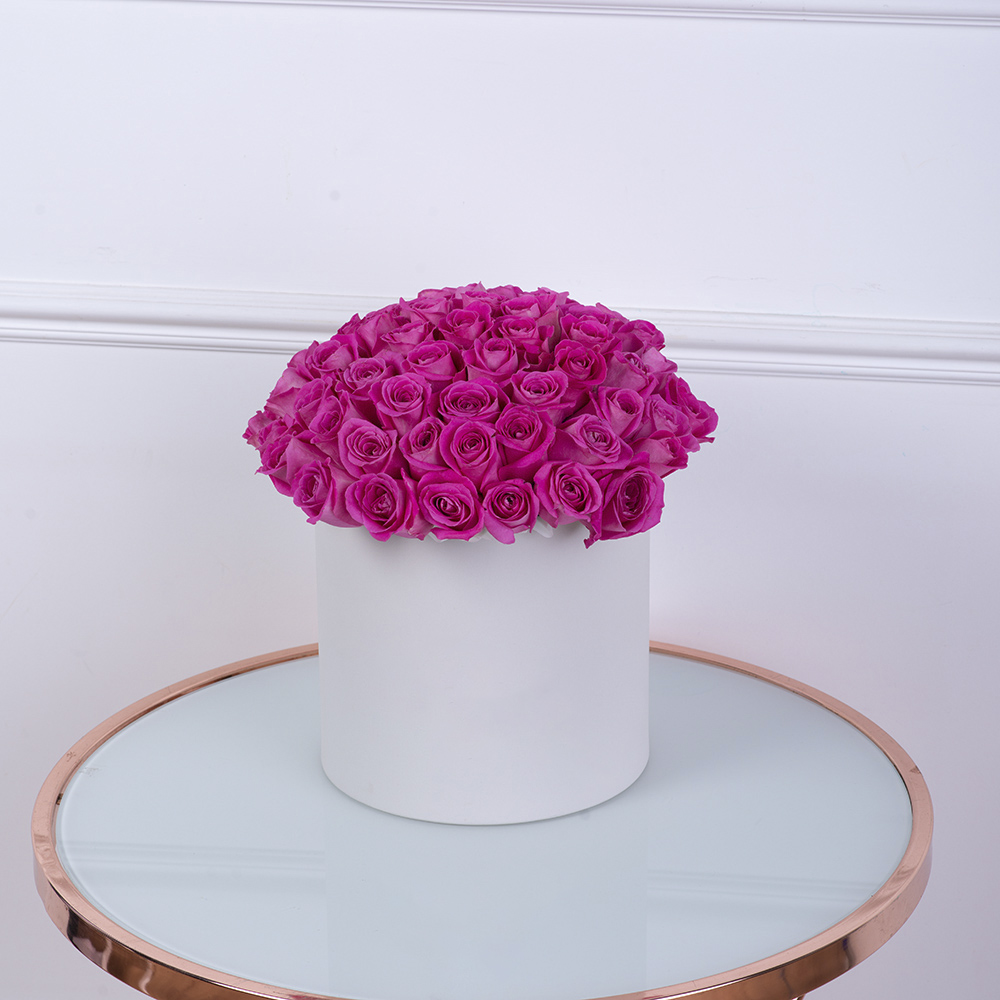 Букет из 75 розовых роз в белой шляпной коробке