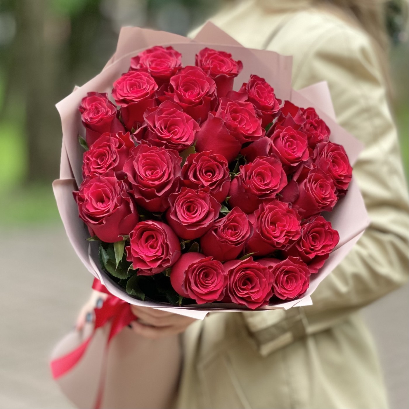 25 красных роз 50 см