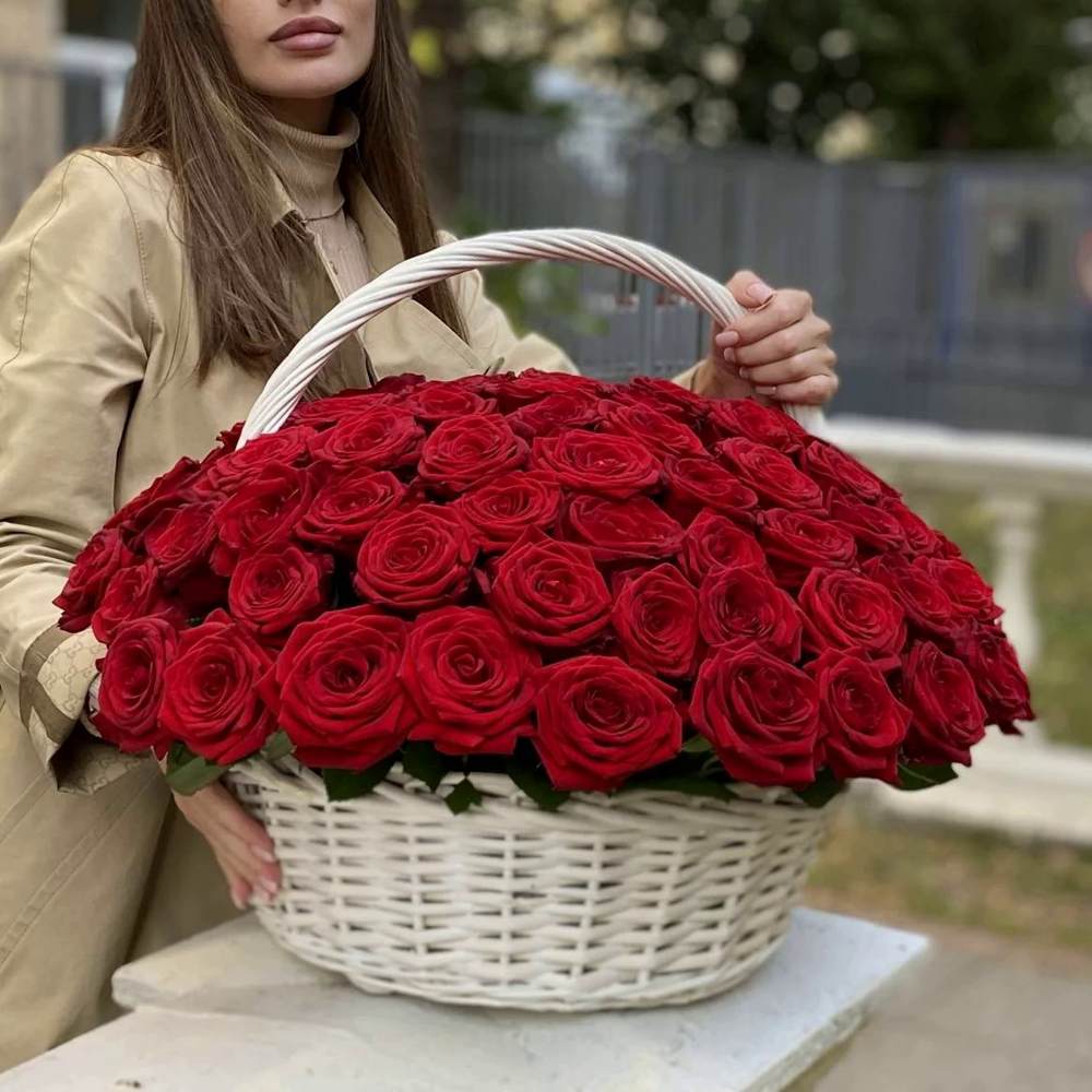 101 красная роза в корзине