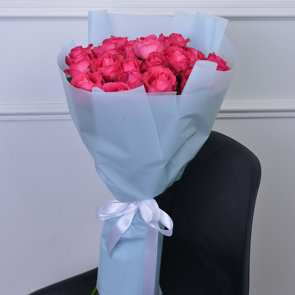 Букет из 21 малиновой розы 60 см