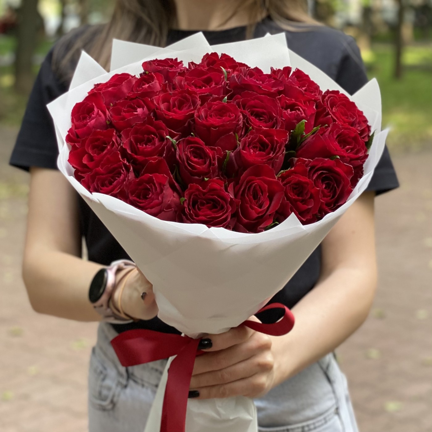 25 красных роз 40 см