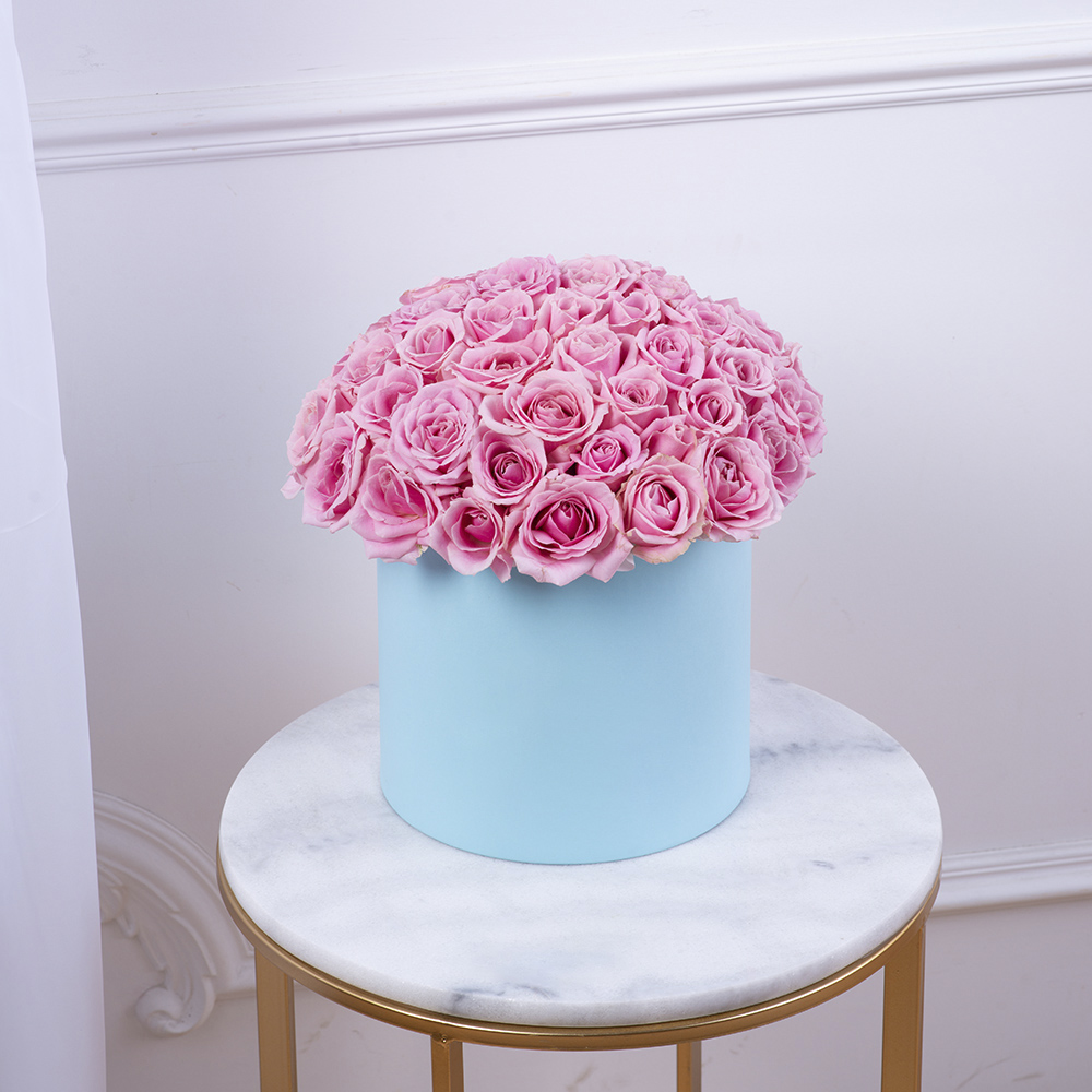 Букет из 51 розовой розы premium в голубой шляпной коробке