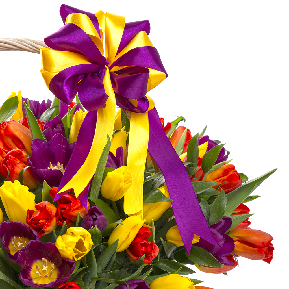 101 разноцветный тюльпан в корзине