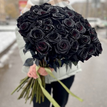 Букет из 45 чёрных роз
