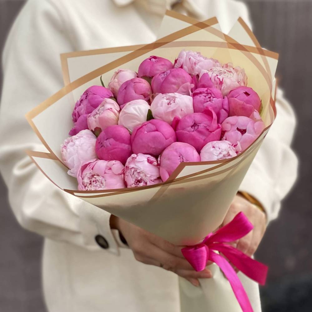 Букет из 21 разноцветного пиона