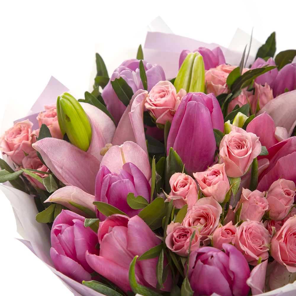 Букет из роз, тюльпанов и лилий